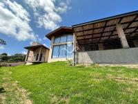 Casa  auto suficiente em produção de energia elétrica, cisterna com 10 mil m³ de agua de chuva com sistema de filtros e bomba. Mobiliada. Vista maravilhosa.