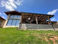 Casa  auto suficiente em produção de energia elétrica, cisterna com 10 mil m³ de agua de chuva com sistema de filtros e bomba. Mobiliada. Vista maravilhosa.