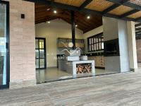 Casa  auto suficiente em produção de energia elétrica, cisterna com 10 mil m³ de agua de chuva com sistema de filtros e bomba. Mobiliada. Vista maravilhosa.