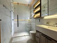 Casa  auto suficiente em produção de energia elétrica, cisterna com 10 mil m³ de agua de chuva com sistema de filtros e bomba. Mobiliada. Vista maravilhosa.