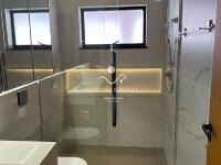 Casa  auto suficiente em produção de energia elétrica, cisterna com 10 mil m³ de agua de chuva com sistema de filtros e bomba. Mobiliada. Vista maravilhosa.