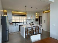 Casa  auto suficiente em produção de energia elétrica, cisterna com 10 mil m³ de agua de chuva com sistema de filtros e bomba. Mobiliada. Vista maravilhosa.