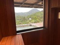 Casa  auto suficiente em produção de energia elétrica, cisterna com 10 mil m³ de agua de chuva com sistema de filtros e bomba. Mobiliada. Vista maravilhosa.