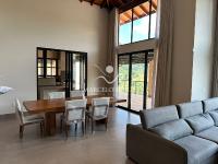 Casa  auto suficiente em produção de energia elétrica, cisterna com 10 mil m³ de agua de chuva com sistema de filtros e bomba. Mobiliada. Vista maravilhosa.