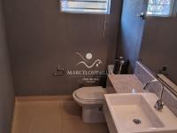 Casa Vista para as montanhas e lago.