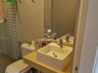 Casa Vista para as montanhas e lago.