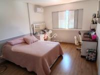 Casa Vista para as montanhas e lago.