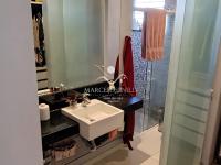 Casa Vista para as montanhas e lago.