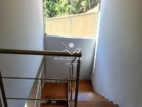 Casa Vista para as montanhas e lago.