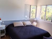 Casa Vista para as montanhas e lago.