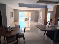 Casa Vista para as montanhas e lago.