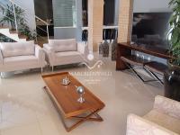 Casa Vista para as montanhas e lago.