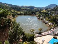 Casa Vista para as montanhas e lago.