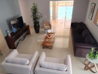 Casa Vista para as montanhas e lago.