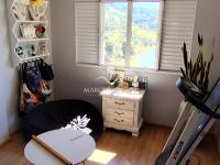 Casa Vista para as montanhas e lago.