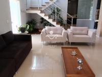 Casa Vista para as montanhas e lago.