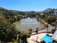 Casa Vista para as montanhas e lago.