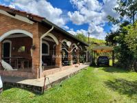 Chácara com  2 tanques de peixes e 4 nascentes de agua captada.