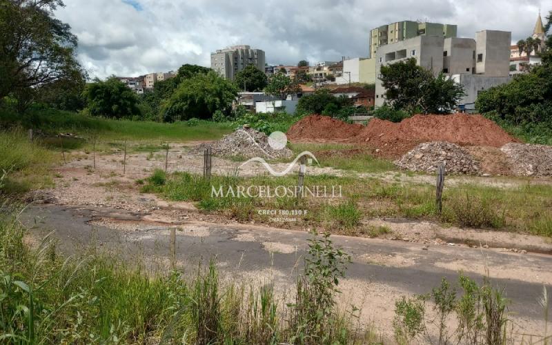 Terreno no centro de Monte Sião excelente topografia.