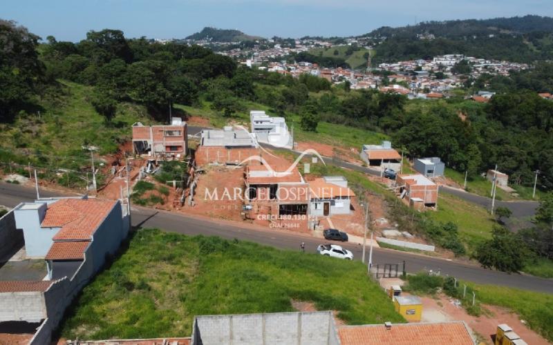 Casa em construção. Entrega pronta.