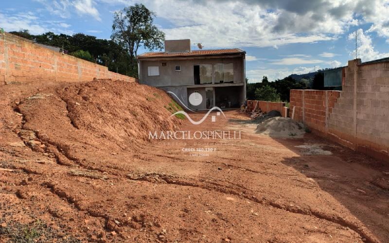 Terreno com Edicula