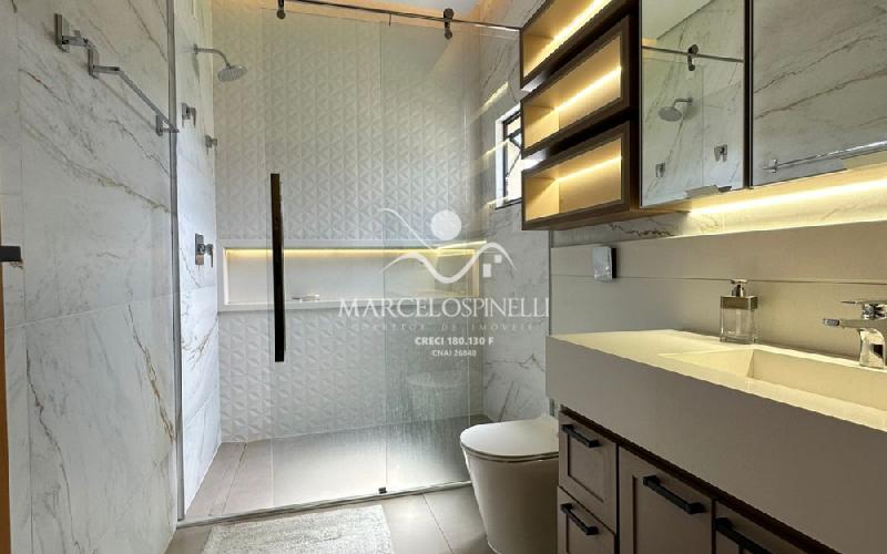 Casa  auto suficiente em produção de energia elétrica, cisterna com 10 mil m³ de agua de chuva com sistema de filtros e bomba. Mobiliada. Vista maravilhosa.