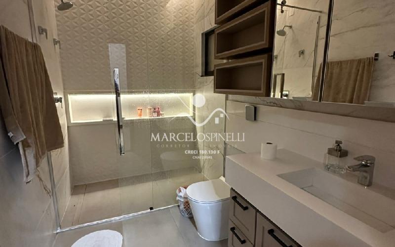 Casa  auto suficiente em produção de energia elétrica, cisterna com 10 mil m³ de agua de chuva com sistema de filtros e bomba. Mobiliada. Vista maravilhosa.