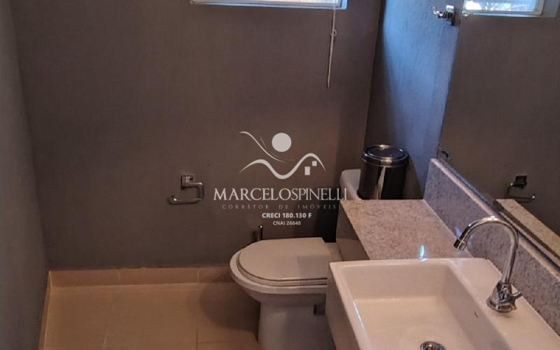 Casa Vista para as montanhas e lago.