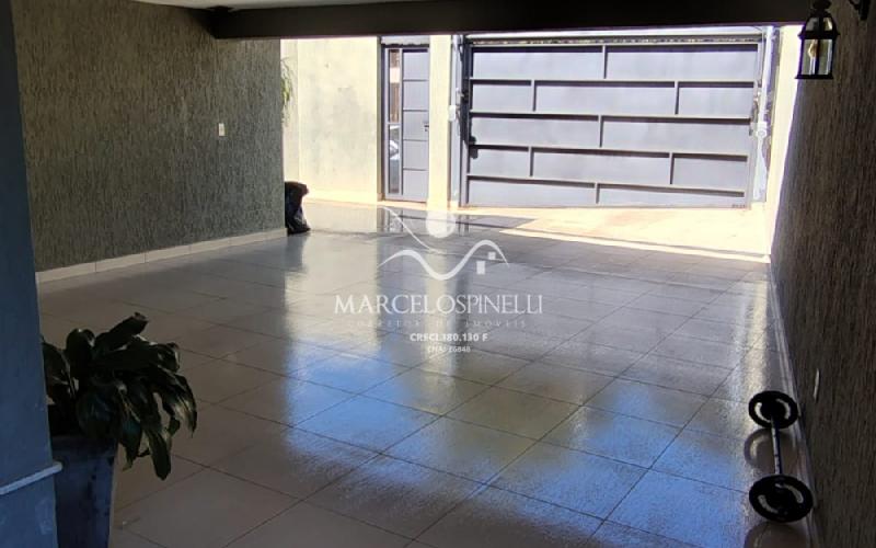 Casa Vista para as montanhas e lago.