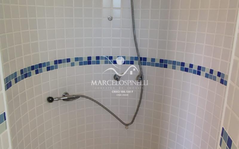 Casa Vista para as montanhas e lago.