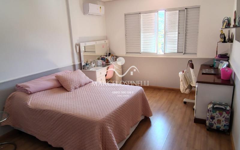 Casa Vista para as montanhas e lago.