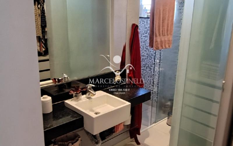 Casa Vista para as montanhas e lago.