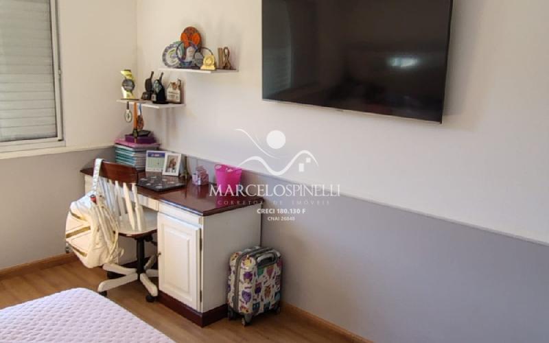 Casa Vista para as montanhas e lago.