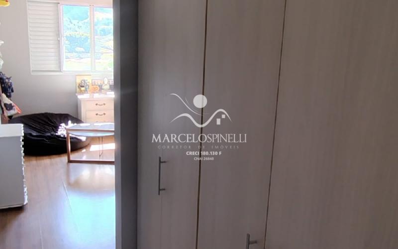 Casa Vista para as montanhas e lago.