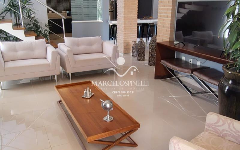 Casa Vista para as montanhas e lago.