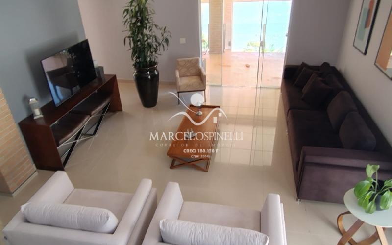 Casa Vista para as montanhas e lago.