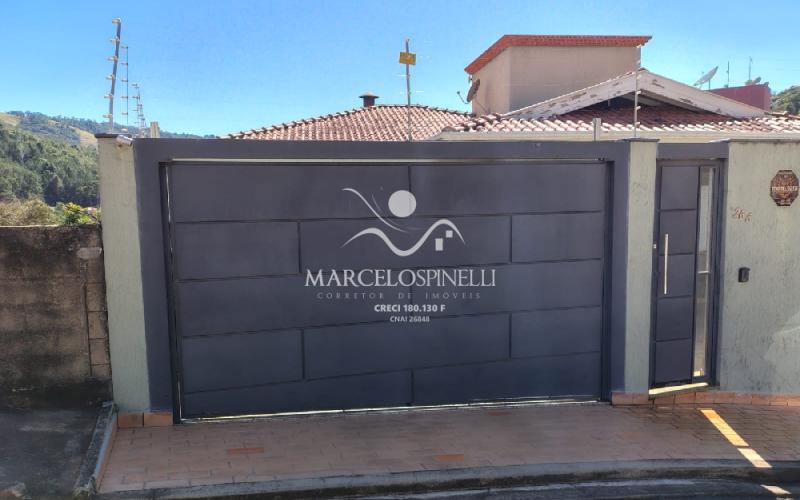 Casa Vista para as montanhas e lago.