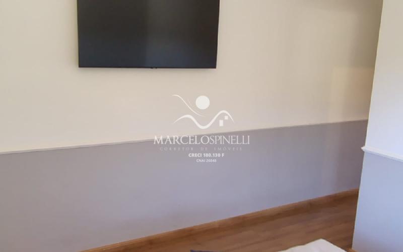 Casa Vista para as montanhas e lago.