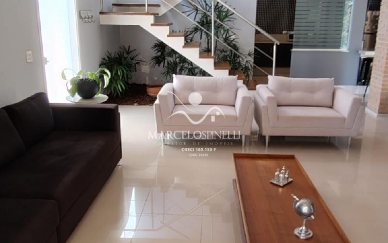 Casa Vista para as montanhas e lago.