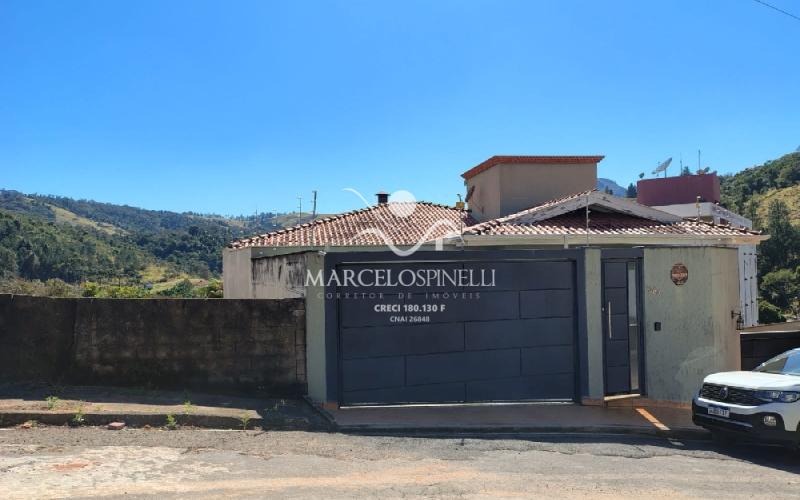 Casa Vista para as montanhas e lago.