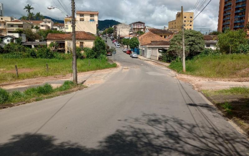 Terreno no centro de Monte Sião Excelente Topografia.