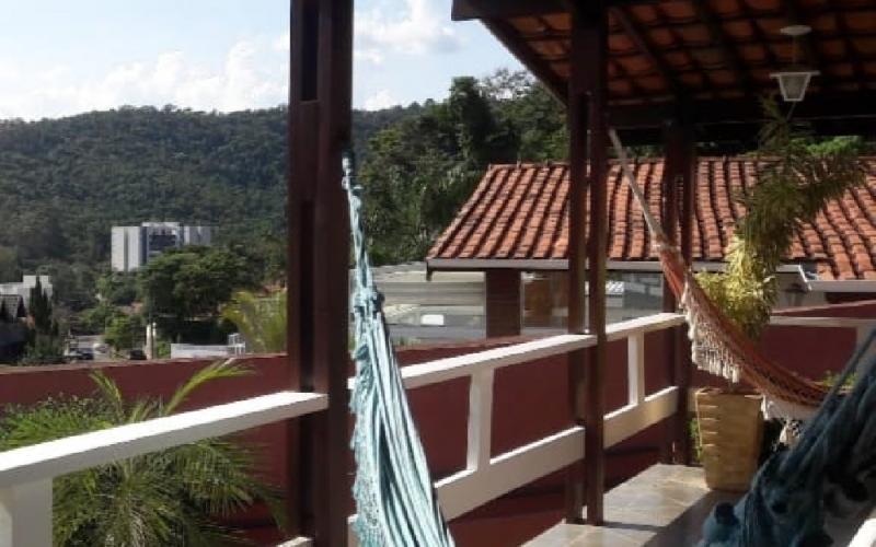 Casa com POMAR e MIRANTE no Bairro Jardim  Nova Lindoia - Le Vilette