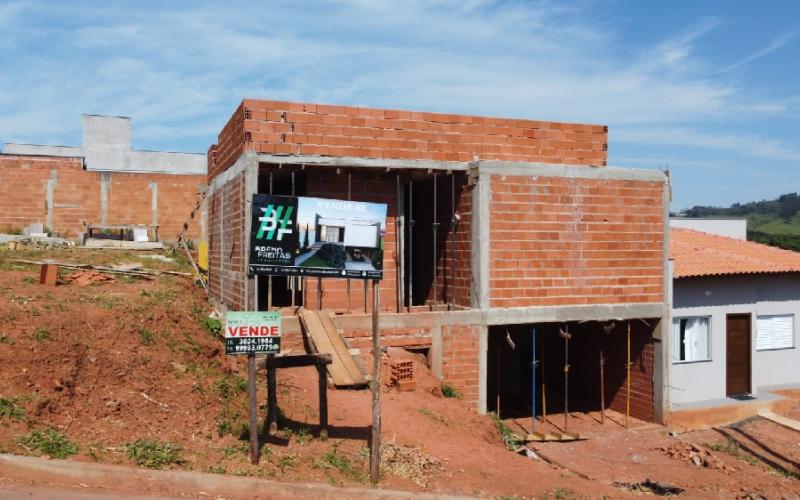 Casa em construção. Entrega pronta.