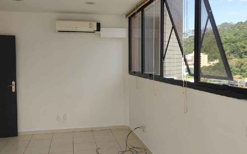 Centro Empresarial 1 sala e recepção, vaga na garagem. Ar condicionado.
