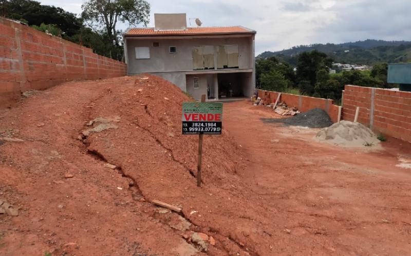 Terreno com Edicula