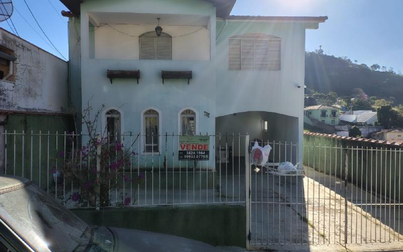 Casa assobradada Bairro Assumpção. Aceita   apto de menor valor como parte de pagamento. Casa nos fundos com sala ,quarto .cozinha e banheiro.